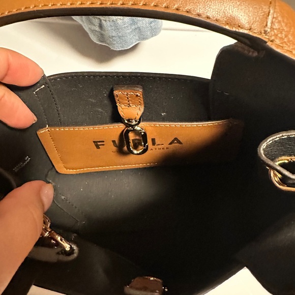 Furla GILDA Cognac Leather Bag - Picture 3 of 6
